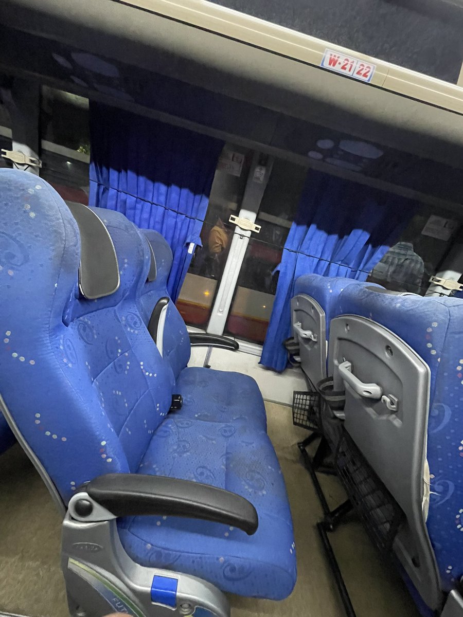 Adarshpathak061's tweet image. शिवनेरी बसने केलेला माझा हा प्रवास खूपच खराब गेला. ना स्वच्छतेची व्यवस्था होती, ना कुठल्याही सुविधा. दोन तिकिटांसाठी १३०० रुपये दिल्यानंतरही अशी अवस्था होती. बस अगदीच खराब स्थितीत होती आणि नीटसे देखरेखही नव्हती.
@msrtcofficial 
@Dev_Fadnavis 
@maha_tourism 
@CMOMaharashtra #pune