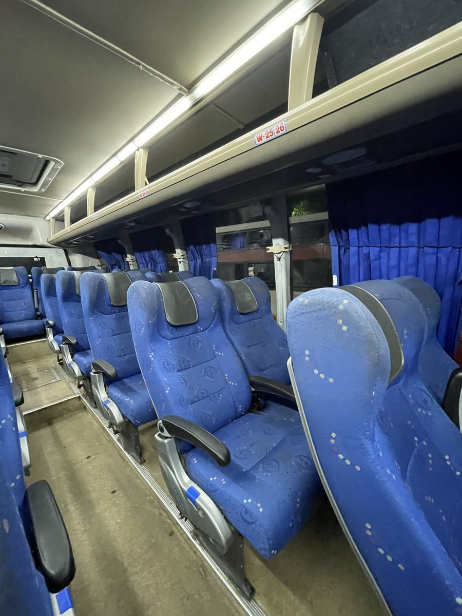 Adarshpathak061's tweet image. शिवनेरी बसने केलेला माझा हा प्रवास खूपच खराब गेला. ना स्वच्छतेची व्यवस्था होती, ना कुठल्याही सुविधा. दोन तिकिटांसाठी १३०० रुपये दिल्यानंतरही अशी अवस्था होती. बस अगदीच खराब स्थितीत होती आणि नीटसे देखरेखही नव्हती.
@msrtcofficial 
@Dev_Fadnavis 
@maha_tourism 
@CMOMaharashtra #pune