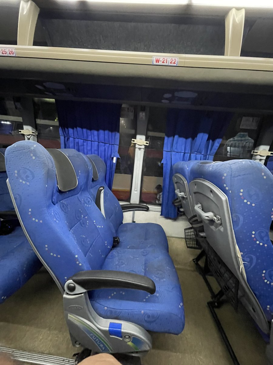 Adarshpathak061's tweet image. शिवनेरी बसने केलेला माझा हा प्रवास खूपच खराब गेला. ना स्वच्छतेची व्यवस्था होती, ना कुठल्याही सुविधा. दोन तिकिटांसाठी १३०० रुपये दिल्यानंतरही अशी अवस्था होती. बस अगदीच खराब स्थितीत होती आणि नीटसे देखरेखही नव्हती.
@msrtcofficial 
@Dev_Fadnavis 
@maha_tourism 
@CMOMaharashtra #pune