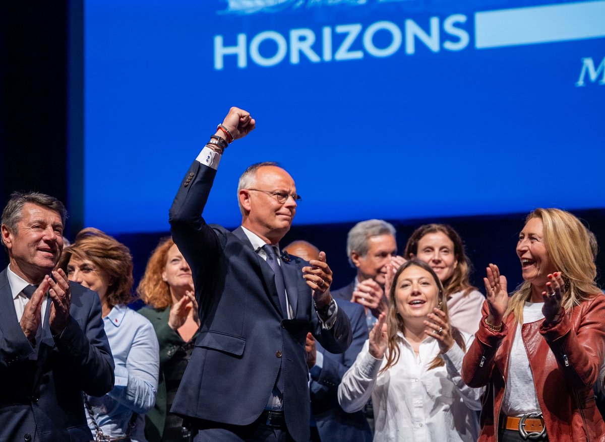 HorizonsJeunes's tweet image. 🇫🇷 À Marseille, @EPhilippe_LH veut rétablir l’ordre républicain. 

Justice, jeunesse, autorité : des chantiers majeurs pour reconstruire la confiance. 

C’est notre vision de la France et en 2027, nous proposerons un projet credible pour retrouver notre pleine souveraineté.
