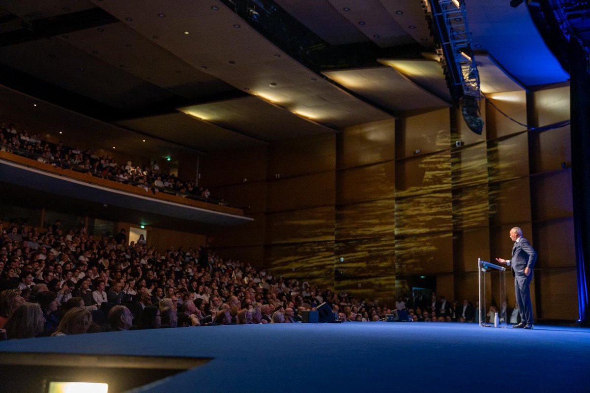 HorizonsJeunes's tweet image. 🇫🇷 À Marseille, @EPhilippe_LH veut rétablir l’ordre républicain. 

Justice, jeunesse, autorité : des chantiers majeurs pour reconstruire la confiance. 

C’est notre vision de la France et en 2027, nous proposerons un projet credible pour retrouver notre pleine souveraineté.
