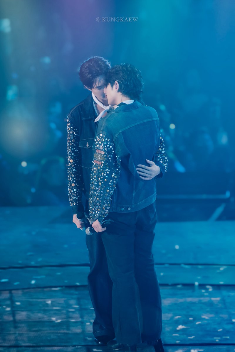 kungkaew_ka's tweet photo. 18/05/2025 

“ ถ้าชีวิตคือท่วงทำนอง เธอคือคำร้องที่มีความหมาย ”

EarthMix LoveMosphere D2
#LOLFanFest2025D2
#เอิร์ทมิกซ์ #Earthmix
@Earth_Pirapat @wixxiws https://t.co/7IA4aQzjiJ
