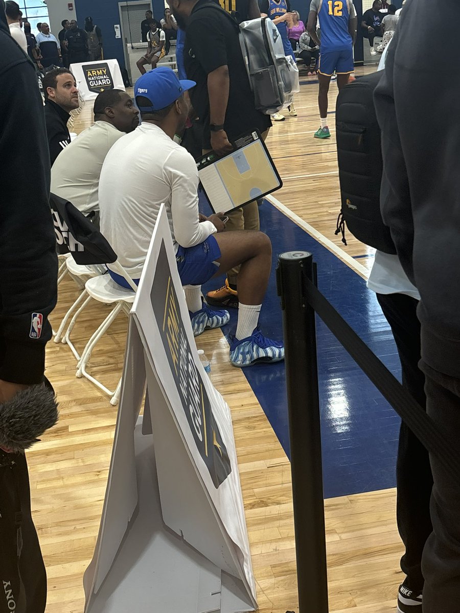 Memphis’ top three assistant coaches - Nolan Smith, Mike Davis, and Jermaine Johnson - are in the building today checking out EYBL session 2 during the live period.

HC Penny Hardaway and Nolan Smith were in yesterday and Friday for Team Takeover, Nightrydas, Team Durant, Boo