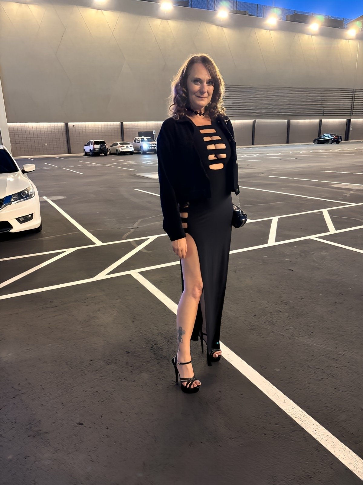 Took this pic on the strip last night...hit the like button if you'd like to see the red dress tonight? 🥰😈 #gilf #MILF #Allnatural #SaturdayMotivation #SaturdayVibes https://t.co/oKJEQpOo6q