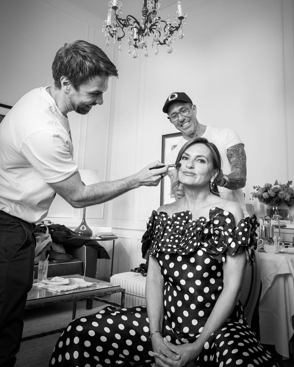 oliviasmariska's tweet image. "Thank you to Chris McMillan and Georgi Sandev for taking such exquisite care of me on this most special night. Your artistry helped ready me to meet this extraordinary and tender moment. I’m forever grateful. Xo m #DreamTeam #Polkadots #MyMomJayne"

📸 Mariska's ig