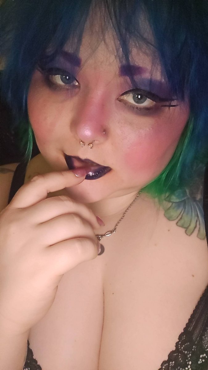 MaradorableRage's tweet photo. Imagine if this finger wasn’t the only thing touching my lips right now. What would you beg to replace it with, hm? #BBWTease #LipBiteKink #GothGFvibes #PiercedAndDangerous #TouchYourselfForMe #BegForMyLips #SwitchEnergy #BDSMLite #AltBabe #CurvesInLace #DarkFemme https://t.co/huELeqgXWl