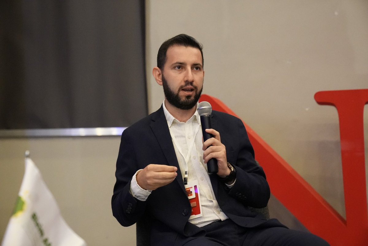 fathilhan's tweet photo. 19 Nisan’da İstanbul Nişantaşı Üniversitesi’nde, Bizim Afrika organizasyonunun düzenlediği Afrika Diasporası Etkinliğinde, “Kimlik ve Aidiyet: Afrika Diasporasının Türkiye-Afrika İlişkilerini Güçlendirmedeki Rolünü Keşfetmek” başlıklı açılış paneline katılmak benim için büyük bir onurdu. 

Dr. Kamal Bendjafer’in moderatörlüğünde, Damaris Kinuthia (Rockman Logistics COO) ve Doç. Dr. Murat Yiğit gibi değerli isimlerle birlikte Afrika diasporasının kimlik, aidiyet ve topluluk inşasındaki rolünü, ayrıca Türkiye-Afrika ilişkilerini güçlendirmedeki katkılarını tartıştık. 

Afrika diasporası sadece kültürel bir zenginlik değil, aynı zamanda küresel dayanışma, iş birliği ve yenilikçiliğin önemli bir taşıyıcısıdır. Bu panel, diasporanın sesini yükseltmek ve aramızdaki köprüleri güçlendirmek için önemli bir fırsattı. 

Bu anlamlı davet için Bizim Afrika Başkanı sevgili @elfaroukmtb kardeşime gönülden teşekkür ederim! 

Katkı sunan herkese teşekkürler! 

~~~~~~~~~~~~~~~~~~~~~~~~~~~ 

On April 19 at Istanbul Nişantaşı University, it was a great honor for me to join the African Diaspora Event organized by Bizim Afrika and speak on the opening panel titled “Identity and Belonging: Exploring the African Diaspora's Place in Reinforcing Türkiye-Africa Relations.” 

Moderated by Dr. Kamal Bendjafer, we had an inspiring discussion with Damaris Kinuthia (COO, Rockman Logistics) and Assoc. Prof. Dr. Murat Yiğit about the role of the African diaspora in shaping identity, belonging, and community, and its contribution to strengthening Türkiye-Africa relations. 

The African diaspora is not only a cultural richness but also a powerful driver of global solidarity, cooperation, and innovation. This panel was an important opportunity to amplify diaspora voices and strengthen the bridges between us. 

A heartfelt thank you to Bizim Afrika President, my dear brother @elfaroukmtb, for this meaningful invitation! 

Thanks to everyone who contributed! 

~~~~~~~~~~~~~~~~~~~~~~~~~~~
Tarehe 19 Aprili katika Chuo Kikuu cha Nişantaşı, Istanbul, ilikuwa heshima kubwa kwangu kushiriki katika Tukio la Diaspora ya Afrika lililoandaliwa na Bizim Afrika na kushiriki kwenye paneli ya ufunguzi yenye kichwa “Utambulisho na Uhisani: Kuchunguza Nafasi ya Diaspora ya Afrika katika Kuimarisha Mahusiano ya Türkiye-Afrika.” 

Tukiwa chini ya uongozi wa Dkt. Kamal Bendjafer, tulifanya mjadala mzuri pamoja na Damaris Kinuthia (COO, Rockman Logistics) na Assoc. Prof. Dr. Murat Yiğit kuhusu jukumu la diaspora ya Afrika katika kuunda utambulisho, uhisani na jamii, na mchango wake katika kuimarisha mahusiano kati ya Türkiye na Afrika. 

Diaspora ya Afrika sio tu utajiri wa kitamaduni, bali pia ni nguvu muhimu ya mshikamano wa kimataifa, ushirikiano na ubunifu. Paneli hii ilikuwa fursa muhimu ya kuinua sauti za diaspora na kuimarisha madaraja kati yetu. 

Ninatoa shukrani za dhati kwa Mtendaji mku wa Bizim Afrika, kaka yangu mpendwa @elfaroukmtb kwa mwaliko huu wa maana! 

Asante kwa kila mtu aliyechangia!