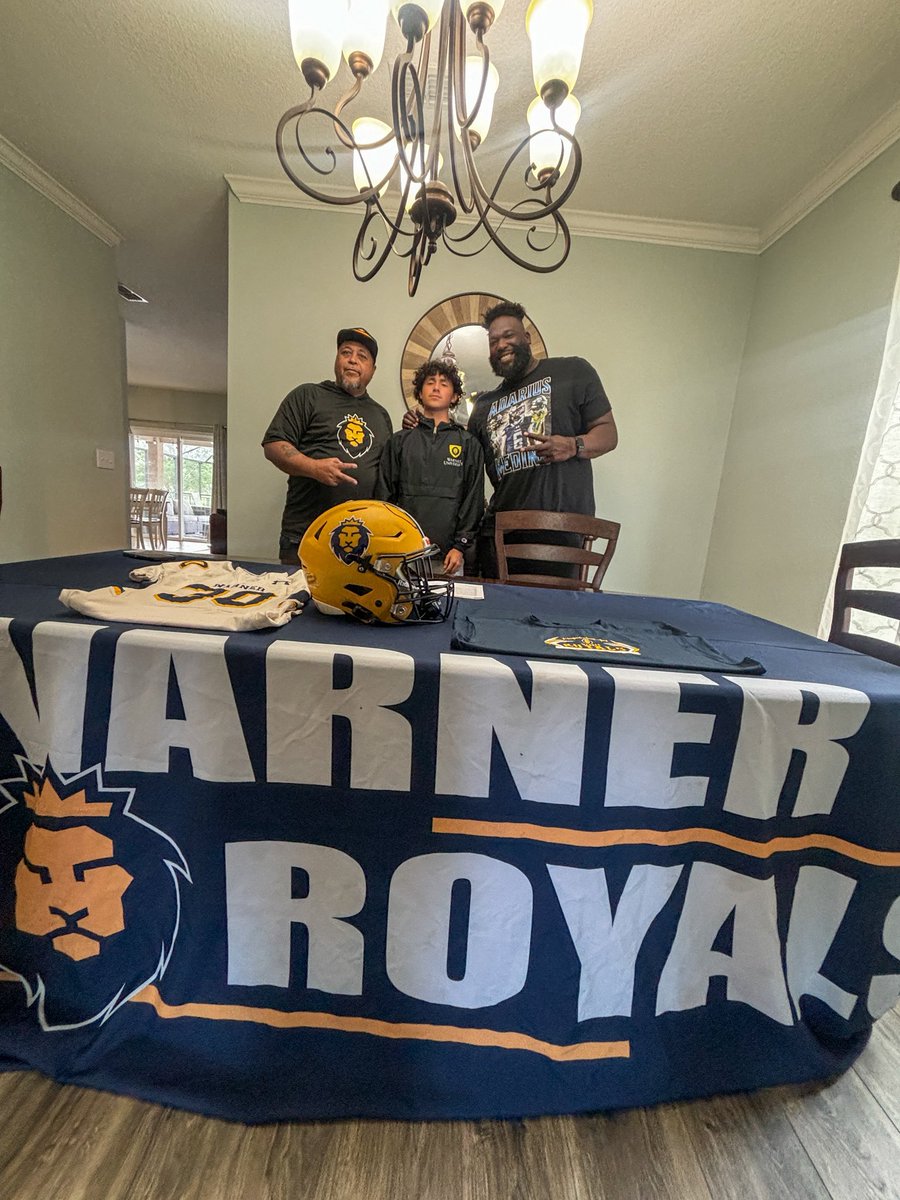 RenfrowJustin's tweet photo. Congratulations @MedinaAdarius 

 #WarnerRoyals #SigningDay #NextLevel #ProudMoment #FutureStar #AthleteSpotlight #RoadToGreatness 
@CoachJoeNieves https://t.co/OGpbrngMpX