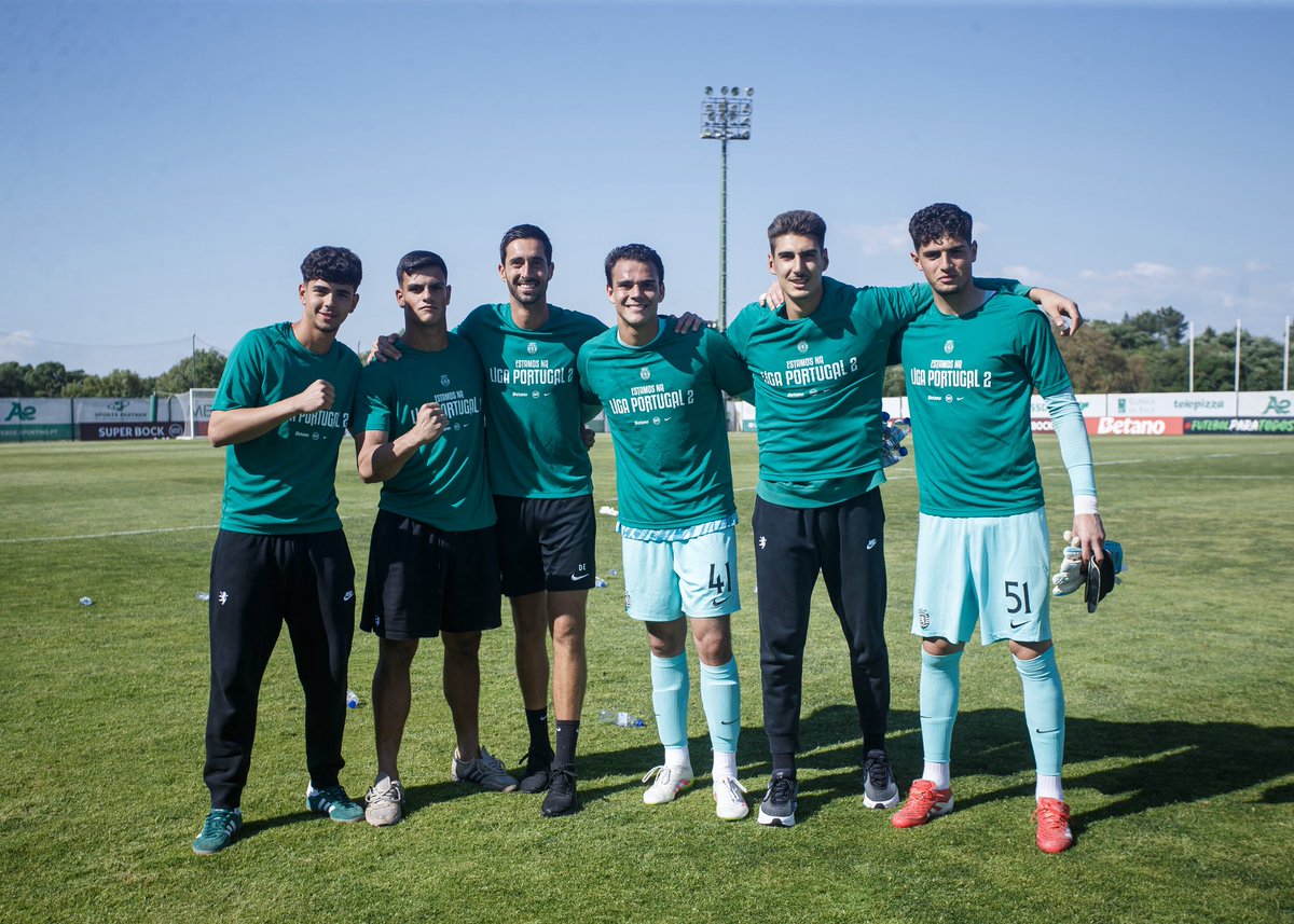 CallaiDiego's tweet photo. O Sporting B está na Segunda Liga 🔝💚 Uma temporada incrível. Orgulhoso de fazer parte deste grupo que trabalhou com humildade, esforço e ambição durante toda a temporada. https://t.co/QLnHJSOFLv