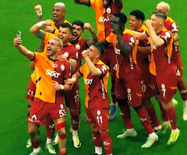 PesindeyizApp's tweet image. 📸 😍😄 Gülümse çekiyorum.