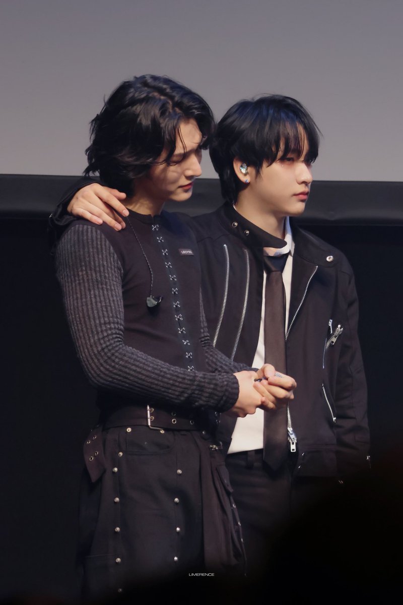 Limerence_1106's tweet photo. 울지 마

#OnlyOneOf #온리원오브 #준지 #ジュンジ #Junji
#나인  #ナイン #Nine
@OnlyOneOfmember 
@OnlyOneOf_twt https://t.co/5ryWCbgn1V