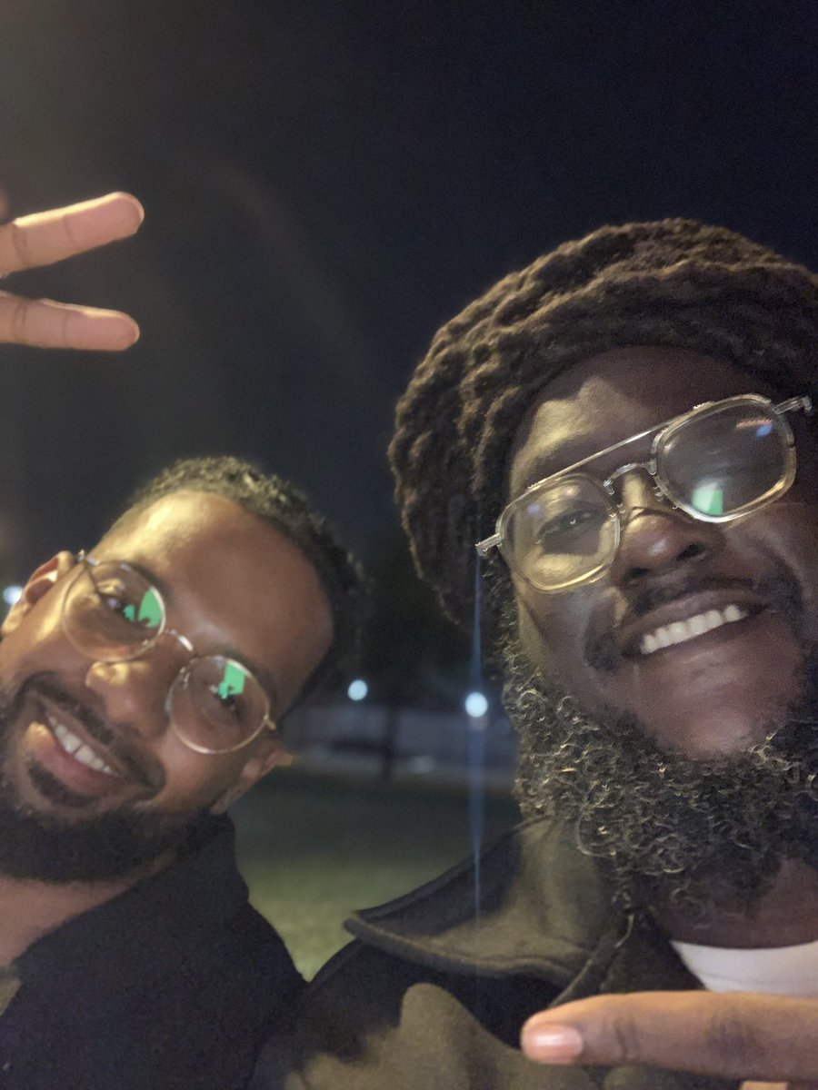 DerronEllies868's tweet photo. Took myself out of the apartment and went to the #RVRBX showcase in Dalai Llama.

The artists did their thing, I tell you.

I even got to connect with this brother right here, @RoySimmons_, for a few.

Goodness right through the night. https://t.co/w9E0gB3qGW