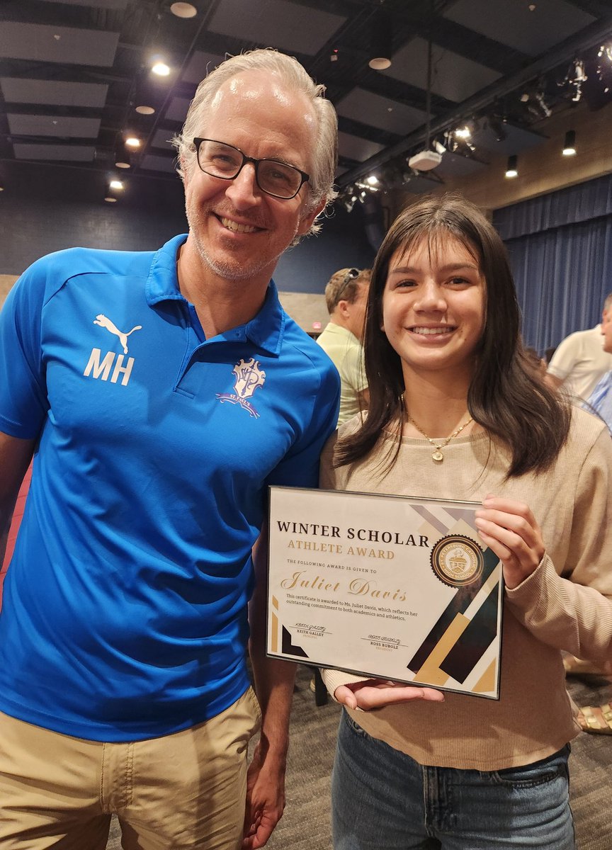 It was an honor to be awarded the Winter Scholar Sport Award!
GPA 4.10, 14 goals and 5 assists this high school season. Thank you to all my amazing teachers and coaches!