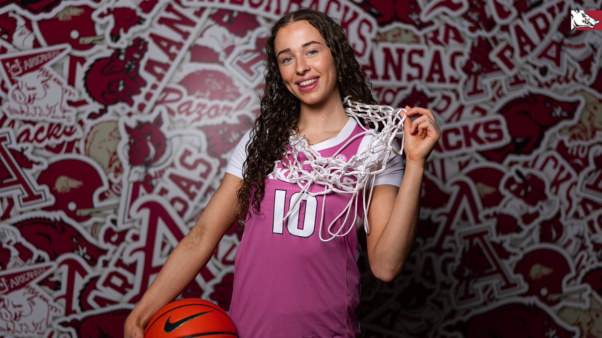RazorbackWBB's tweet photo. Join us in wishing happy birthday to our incoming freshman, Bonnie 🎉🎂 https://t.co/ivFyUwZLTK