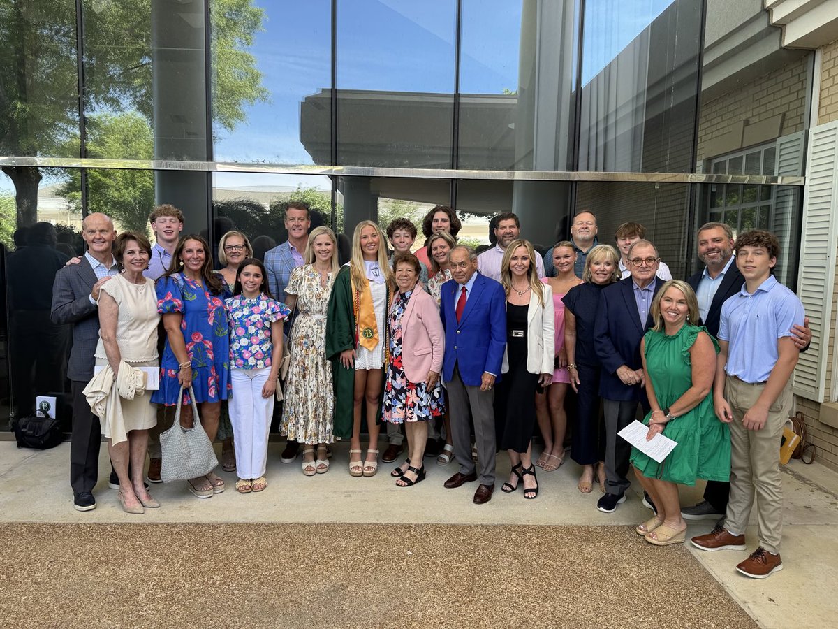 walkerj29's tweet image. Love you and proud of you Lilly! On to the next chapter at Ole Miss! 🔴🔵 ✅ #Briarcrest #HottyToddy 🙏