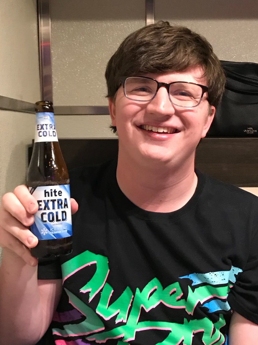 sarabarrow's tweet photo. Cheers to our newest Master! Look out Hollywood. We love you and are so proud of you.  Team Brendan #LMUgrad https://t.co/m3NnbHDe2w