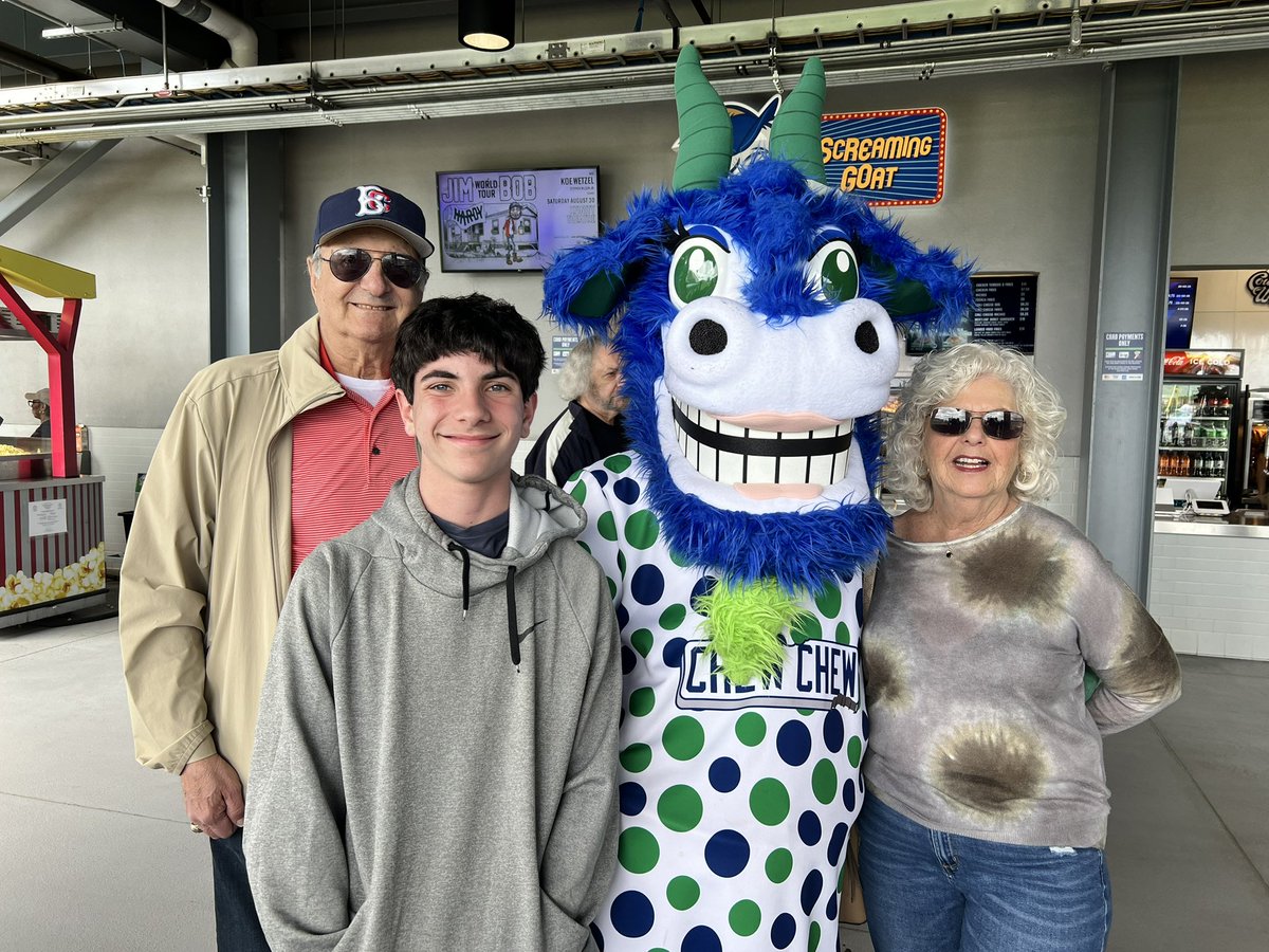 beth_ritter's tweet photo. Beautiful day for a baseball game. #letsgogoats #gogoats @GoYardGoats https://t.co/2h1LNOt5Kn