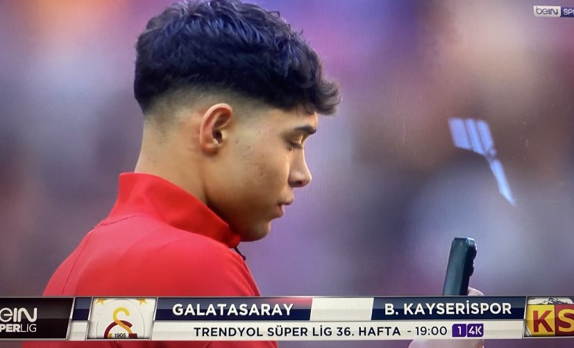 Anadolu takımlarının gsye karşı oynamasına bir de Fener’e karşı oynamasına bakın. Ben bize yatsınlar demiyorum gsye yatmasınlar diyorum. Bize ölüm kalım savaşına çıkan ve son dakikada gol atıp deliye dönen Kayserispor’un bu operasyon çocuğu gsnin şampiyonluğu kutlamaya gitmiş.