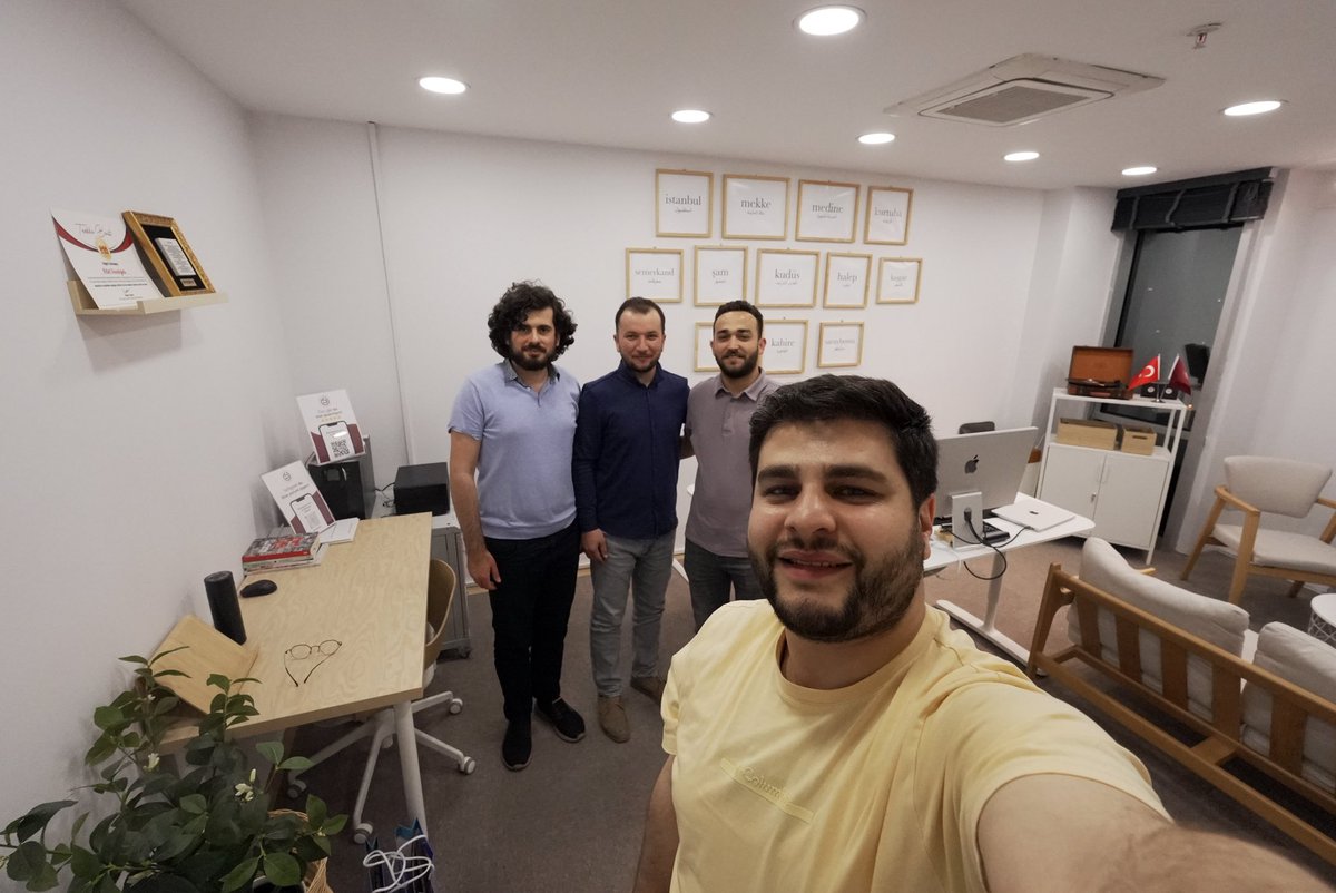 Dostluğun 13. yılı…

Dün akşam <a href="/sayemedyatr/">Saye Medya</a>’da ağır misafirlerimiz vardı. Şehit Mehmet Güder AİHL İdarecisi Nusret Tokur, Muallim Yunus Vehbi Karaman ve İHH Medya Birimi’nden Burak Battal; ofiste bizleri ziyaret ettiler. Eski günleri yad ettik, güzel oldu. 

Devam! 🤝🏻