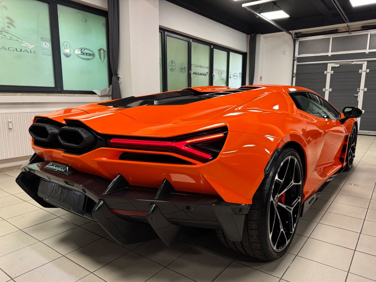 Arancio Apodis Lamborghini Revuelto