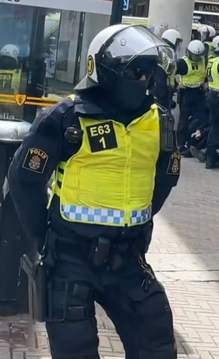 FredrikEinarsso's tweet photo. Poliser som ser ut såhär är ett större problem än något annat kring fotbollen i Sverige. https://t.co/UIqsigLR1p