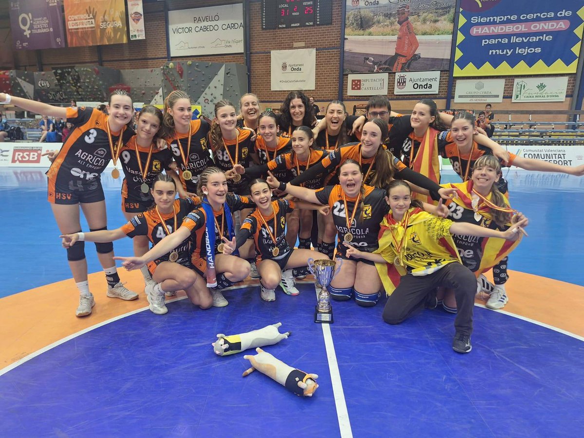 HandbolStVicenc's tweet photo. El nostre INFANTIL FEMENÍ fa història i es classifica per la fase final del Campionat d'Espanya.
Propera parada CAMPIONAT D'ESPANYA!
#golsamblamà #orgullHSV #orgullvicentí #santvicençdelshorts https://t.co/wsAbu5bIsw