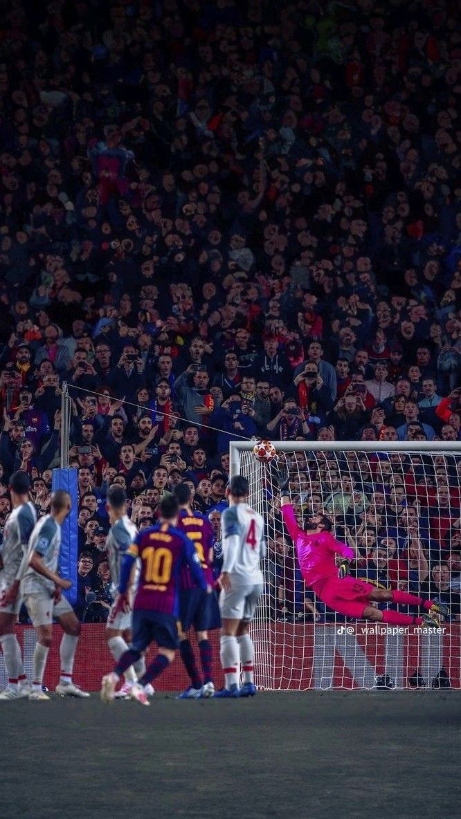 YuniCrys's tweet image. Me enamoré del fútbol por dos cosas
- Por la pasión que me transmitió mi padre.
- Y por el tiro libre, de Lionel Messi.