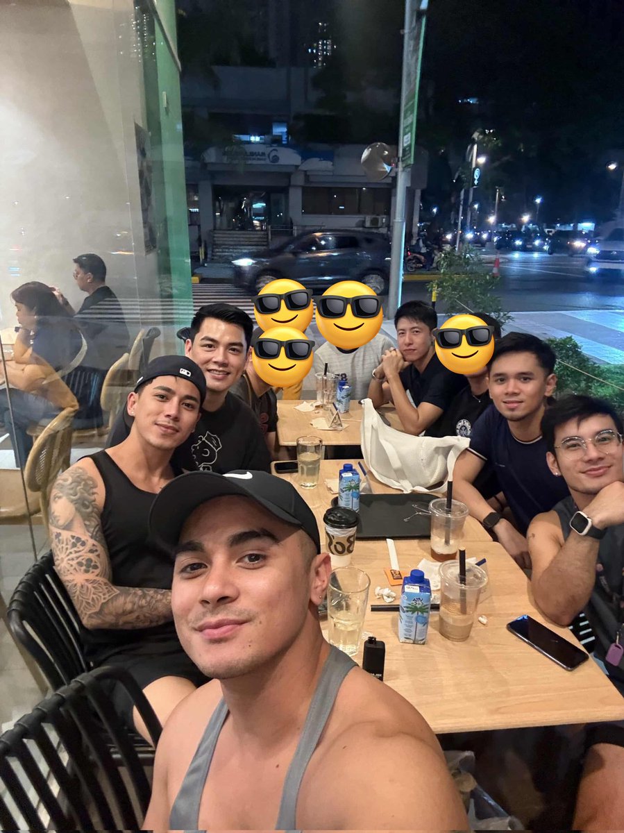 Iamnikk20's tweet photo. Hello again GF 😝

@careron_ @bunbounz @SerGiometrics @Raf_inJap @olibata @iakalam18 @MoeSantel  Carlo, Louie

#GreenfieldDistrict #BOsCoffee https://t.co/4pOPKVbZhS