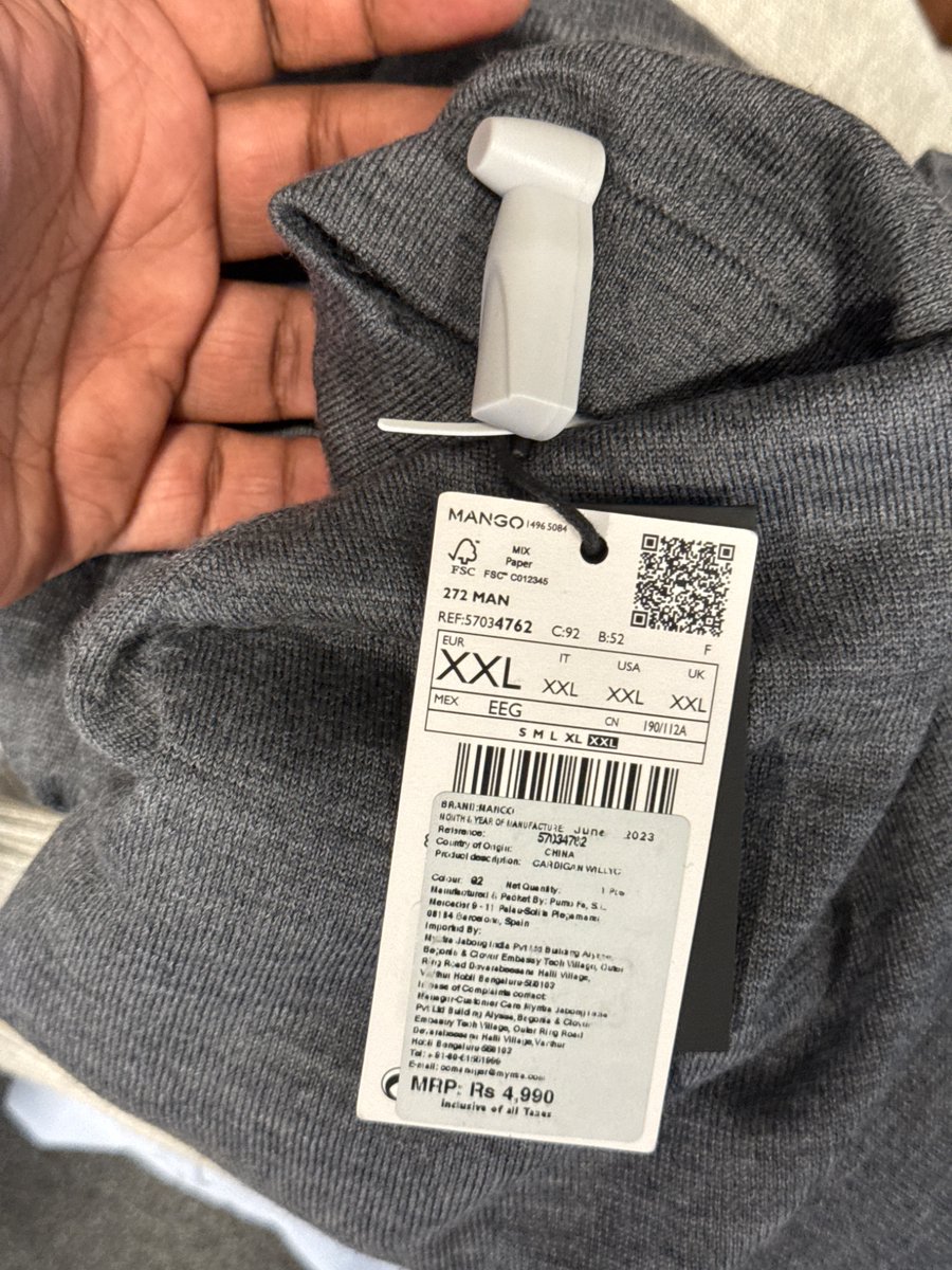 _danielchris's tweet photo. Happen to get a mango T-shirt for @myntra and they send the item with a magnetic security tag. When I asked cc how I do I remove the magnetic tag, they don’t have a solution. Why send it when you can’t remove it ? https://t.co/Domi1eu2yX