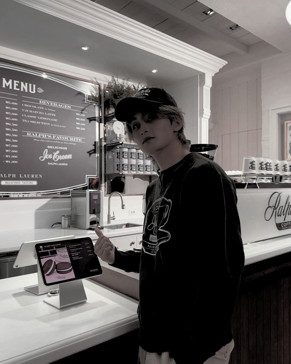 Do you want some macarons? I will get u some