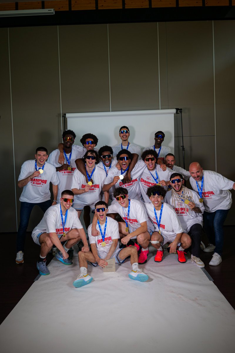 ELITE2_officiel's tweet photo. 🏆 CHAMPIONS DE FRANCE 🏆

👏 @ChoraleRoanne 

#EspoirsProB https://t.co/fKCcXAJ0Hg