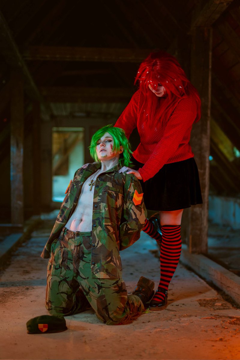 Kirakeigo's tweet photo. What just happened 😵‍💫
.
Another 🔥 of our Photoshoot. I don't know what the back lore is xd but I thought the photo was just cool and I always wanted to try taking a photo without a shirt on 💅🙂‍↕️
.
#flippyxflaky #flippy #fliqpy #HTF 
My ig: Kira._.cos._ https://t.co/MTJ1b0s0oM