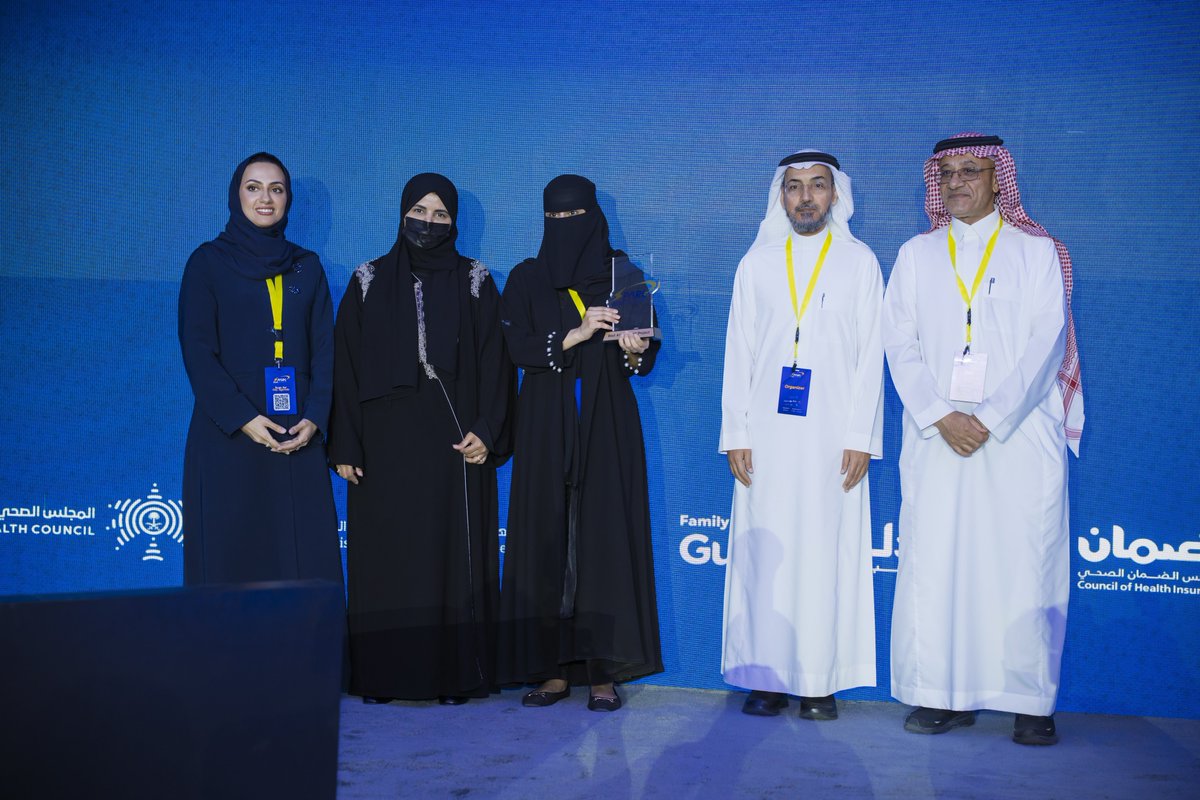 🏆 Congratulations to Dr. Manar Alghamdi and her team:
1-Dr. Amani Alharbi
2-Dr. Zuhour Alqahtani
under the guidance of Dr. Abdullah Alkhenizan for their award-winning article:

“Semaglutide and Cardiovascular Outcomes in Obesity without Diabetes”

A big step forward in obesity