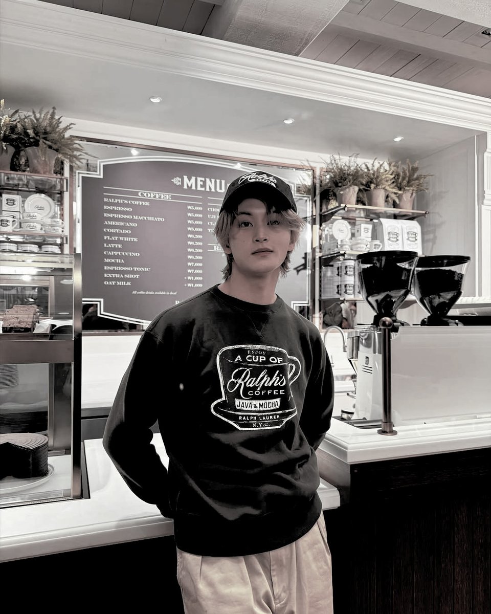 Every sip feels like a scene from a classic New York romance. Surrounded by timeless charm, cozy conversations, and the rich aroma of freshly brewed perfection. There’s something magical about this place — the kind that makes you slow down, smile, and savor every detail.