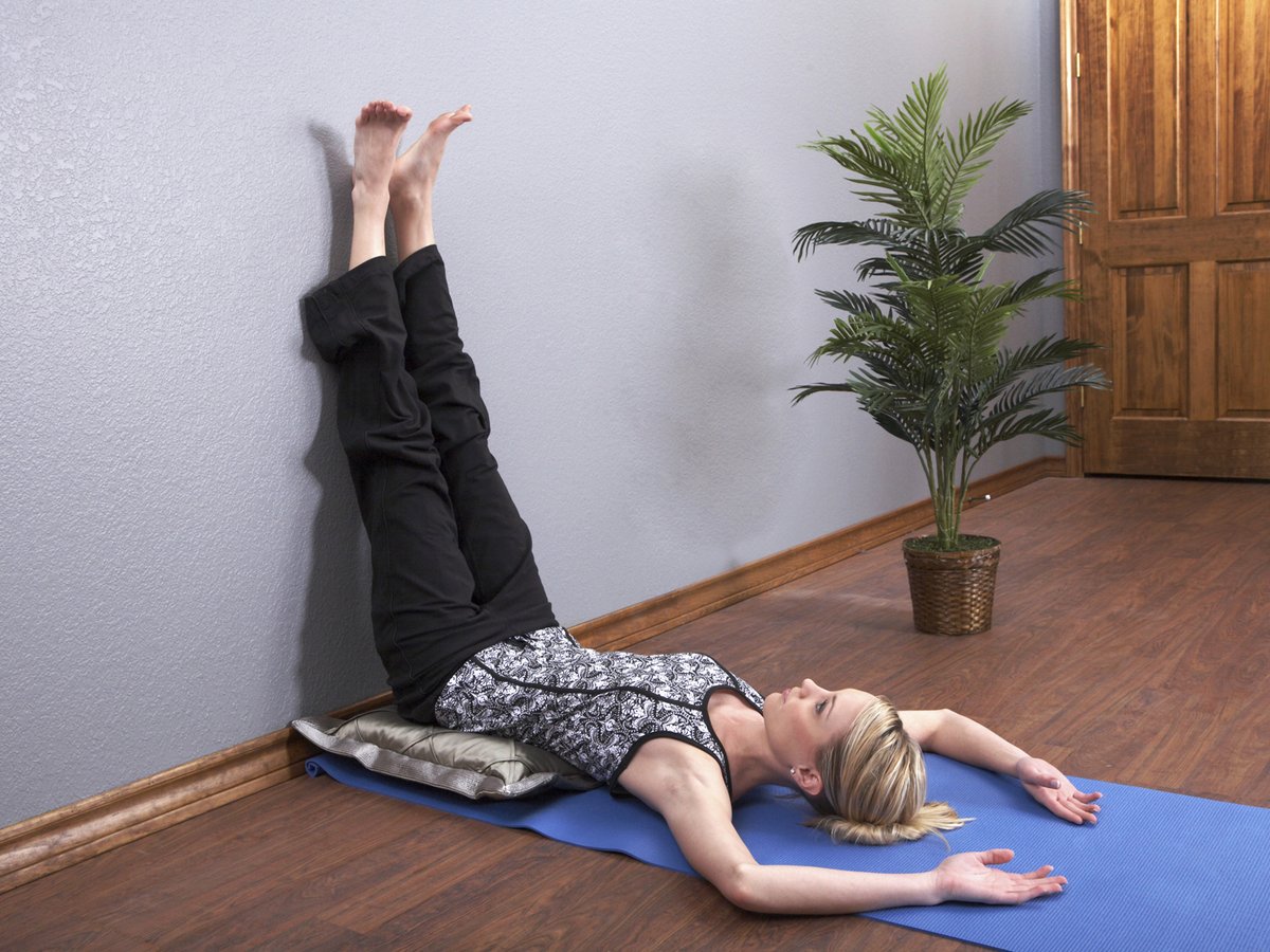 An 8-week yoga study found that poses like Legs Up the Wall improved health and reduced anxiety and stiffness in fibromyalgia patients. Yoga can alleviate symptoms! #YogaForHealth #FibromyalgiaRelief drweil.com/health-wellnes…