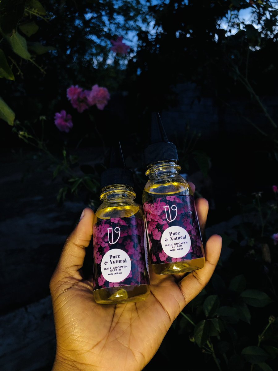 velora_mw's tweet photo. Enriched with castor, avocado, macadamia, and grapeseed oils this elixir nourishes the scalp, seals in moisture and protects hair strands from breakage.
With stimulating peppermint, rosemary, and lavender essential oils, it revitalizes hair follicles and promotes circulation. https://t.co/9Lgp7kTJWO