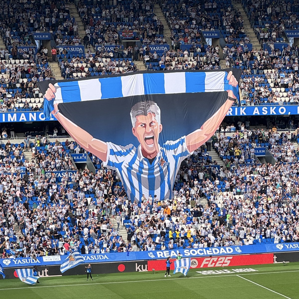 Hodeii11's tweet photo. Eskerrik asko Imanol 🤍💙

#RealSociedad https://t.co/XdX9GkKD8Q