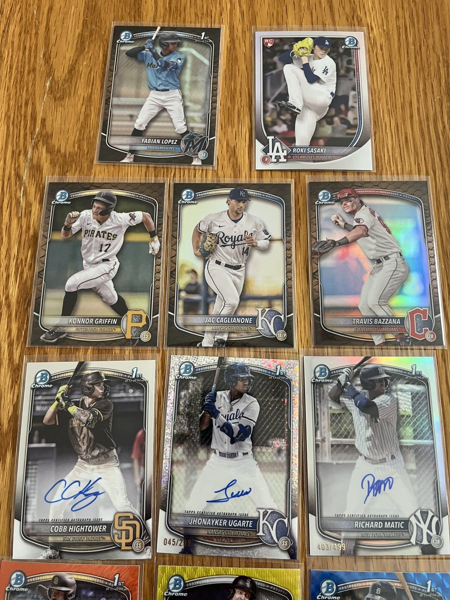 AB331733's tweet photo. Pretty solid 3 Hobby Boxes of 2025 Bowman. Love the snakeskins!! https://t.co/3NJrfdmYzc