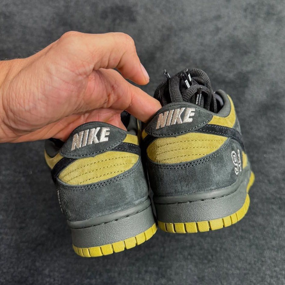 JustFreshKicks's tweet photo. In Hand Look: Supreme x Nike SB Dunk Low “Camper Green" 🏕️ https://t.co/nDs4e6neLr https://t.co/DETrDKMkaE