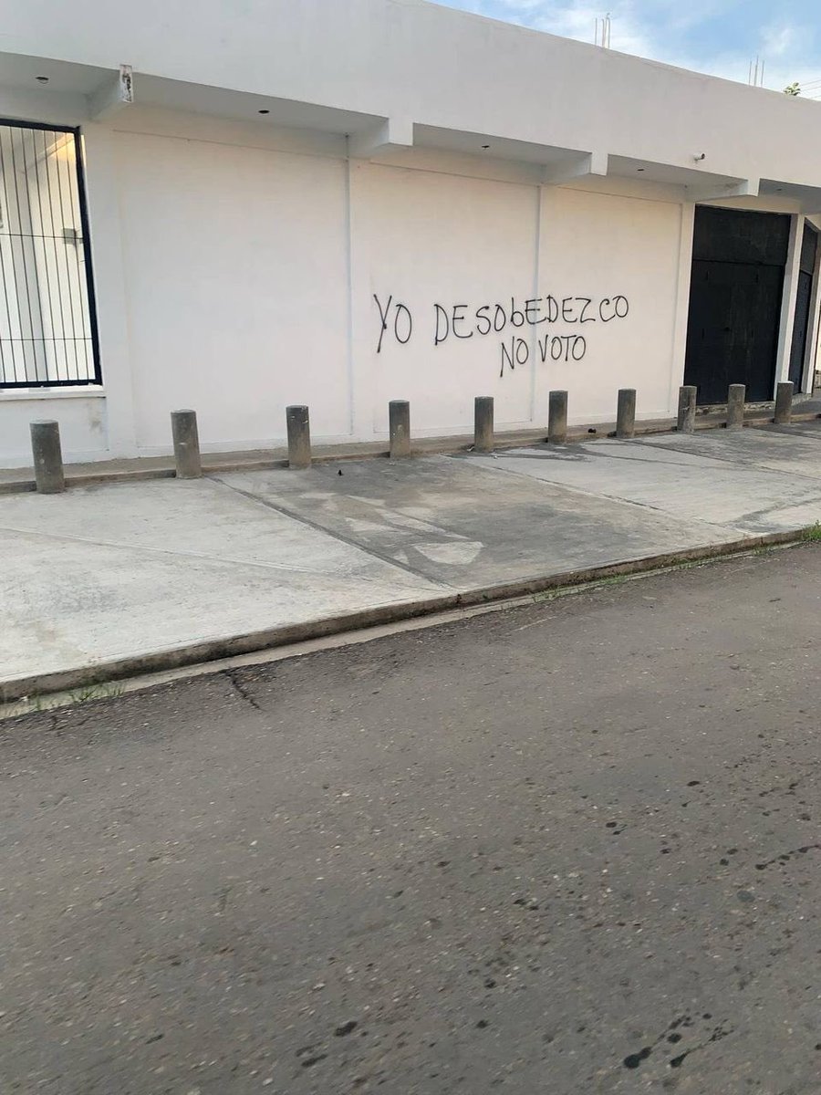 ¡Ya Venezuela decidió desobedecer!

Los venezolanos están claros de lo que está pasando: Sin cobrar la apoteósica victoria del 28 de julio, no hay 25 de mayo.

📸 Así amanecieron las paredes de todo el país 🇻🇪:

#YoNoObedezco

#Hilo 🧵⬇️ ¡VEN!