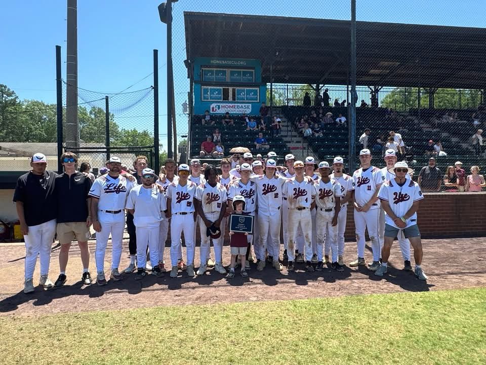 AdenR2026's tweet photo. Tough loss yesterday in the state championship finished the season with a 18-8 record wouldnt wanna do it with 
anyone else this only the beginning.

Playoff stats:
5-11 (.454) Batting Average
3 RBIS
3 Stolen Bases
3 Runs Scored

@ChazStevens10 https://t.co/unrJuHVcAP