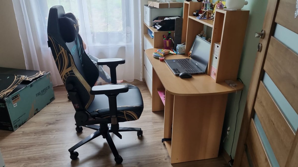 b_twarog's tweet photo. #Secretlab https://t.co/tZhlO2GIgq