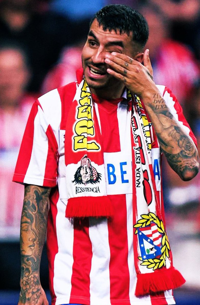 Mientras un jugador abandona el campo entre lágrimas después de 10 temporadas, cuelga de su cuello la misma bufanda que un desertor del arado requisaba sin motivo alguno a un aficionado en la grada.
Este circo metropolitano, nunca será Atlético de Madrid.