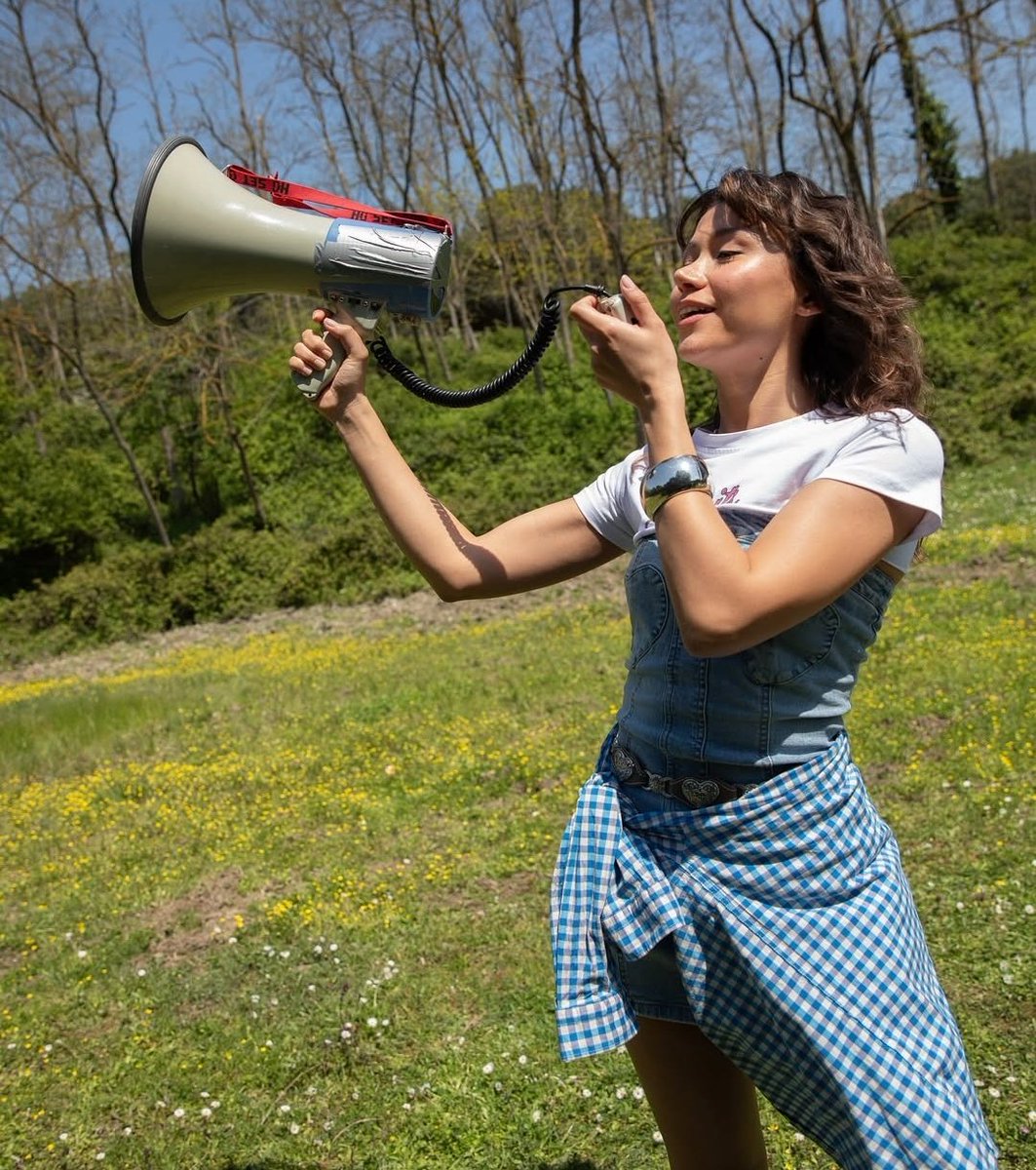seneye de hilalin dogum gununu 1 gün erken kutlamaya davet ediyoruz sizi. bu rezilliğimizi gelenekselleştirip nesilden nesile yayalım. her sene 19 mayısta yanlışlıkla hilal'in doğum günü kutlansın 💜
