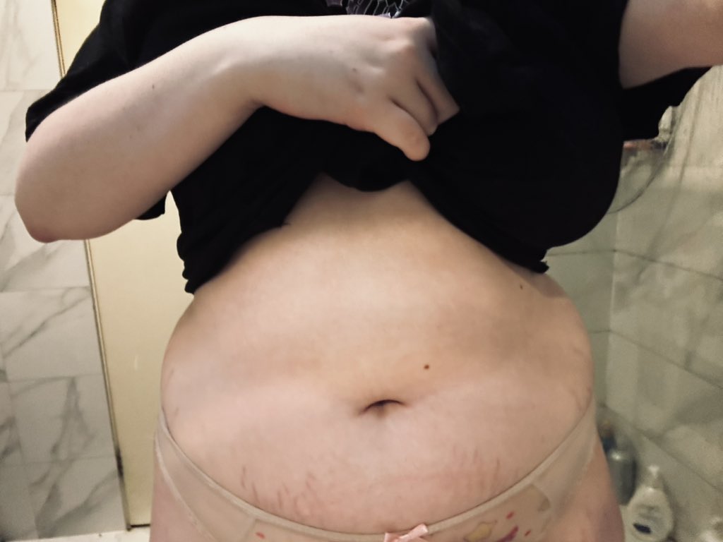 DarlingMoriVT's tweet photo. Can I interest you in goth tummy? 

I’m also -5kg down I’m so proud 🥹🥳 https://t.co/JxtRWis32R