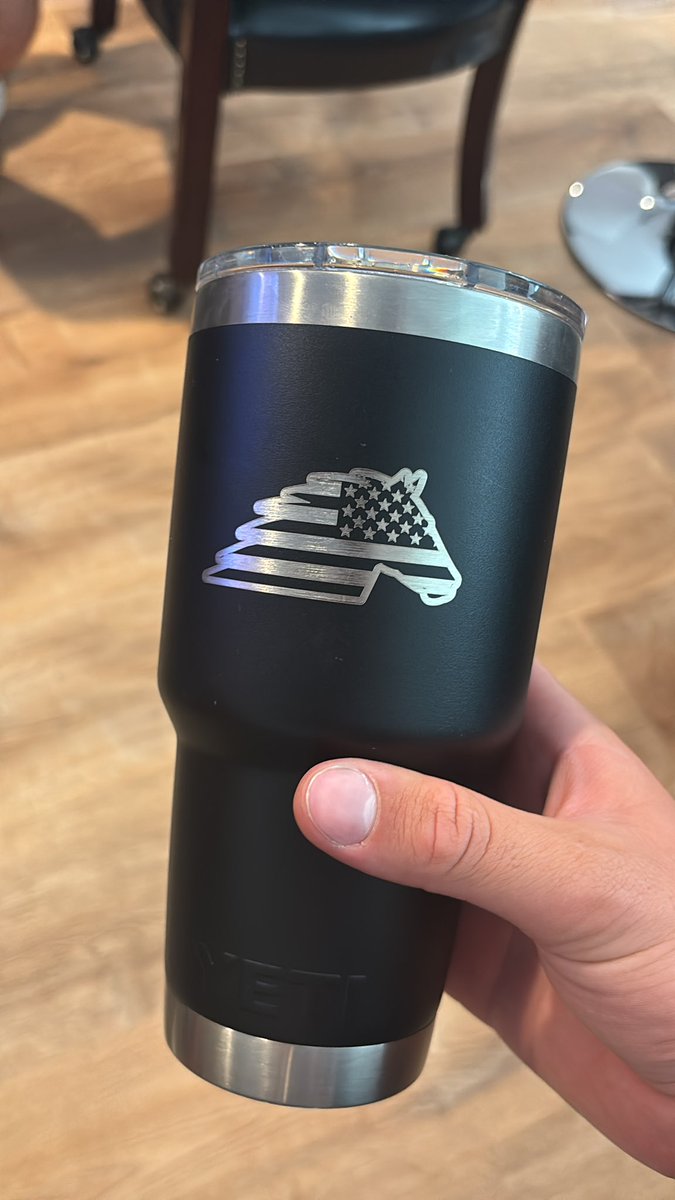 big_davecarl's tweet photo. 108 follower yeti dox. #beers #blackoutsunday https://t.co/o3OLeqWVlb