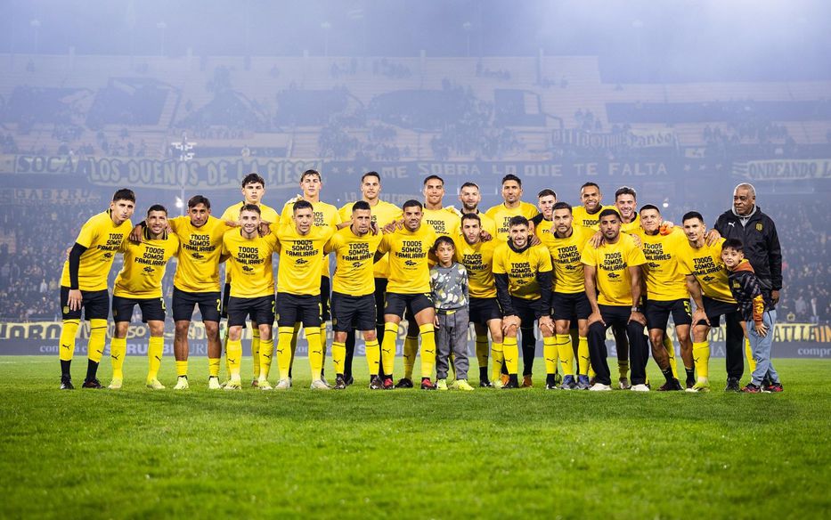 nolosaguantomas's tweet photo. Más fútbol y menos política muchachos.
@OficialCAP respeten a la gente. https://t.co/2Jzt3rVBjf