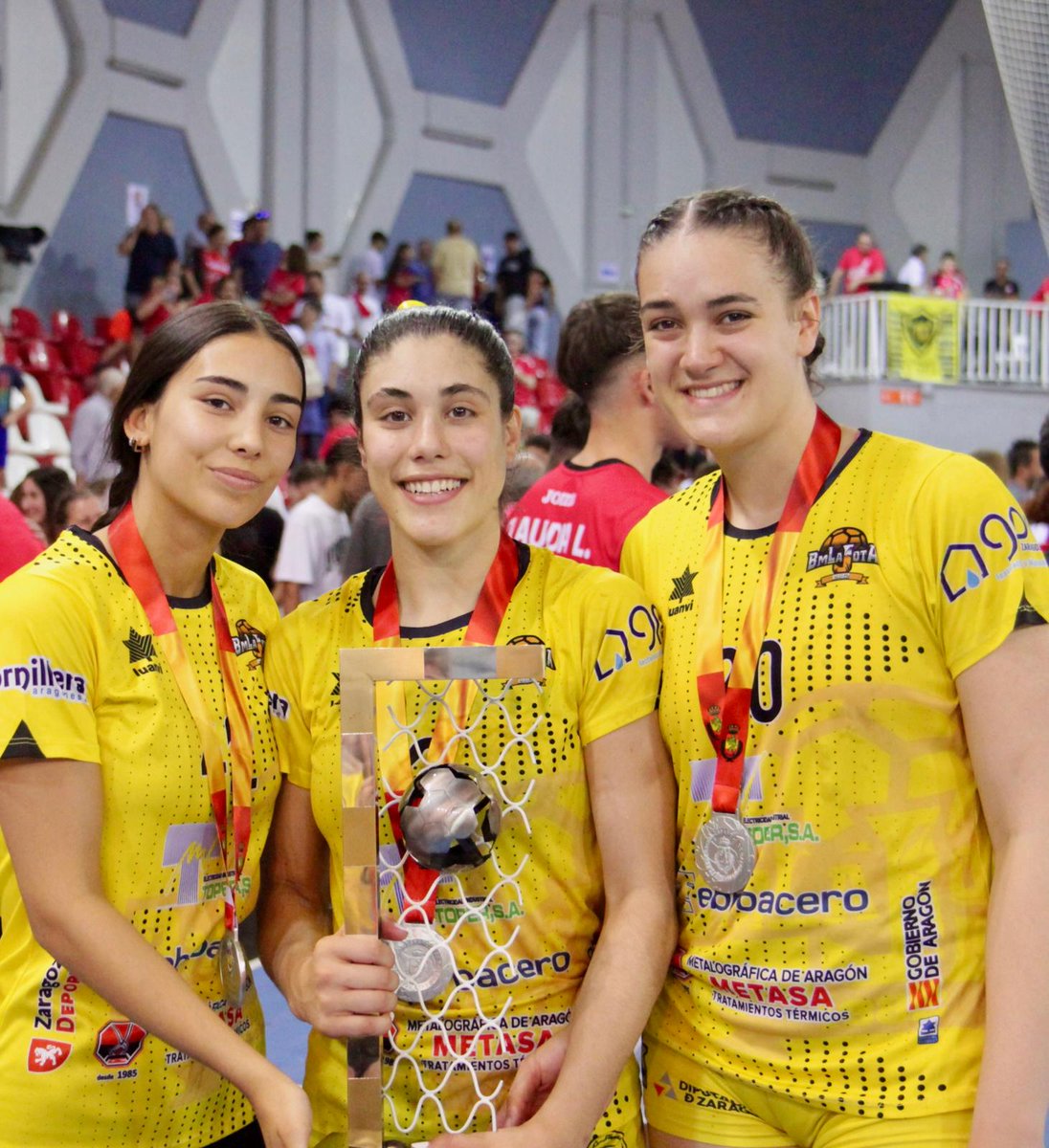 🆕 Campeonato de España 🤾‍♀️
➡ Nuestras alumnas Carla Mairal, Laura Rodríguez y Marta Sánchez se proclamaron ayer Subcampeonas de España en categoría Juvenil con <a href="/balonmanolajota/">Balonmano La Jota</a> compitiendo. ¡Enhorabuena a las tres! Todo esfuerzo tiene su recompensa.
#somosmaristas <a href="/RFEBalonmano/">RFEBalonmano</a>
