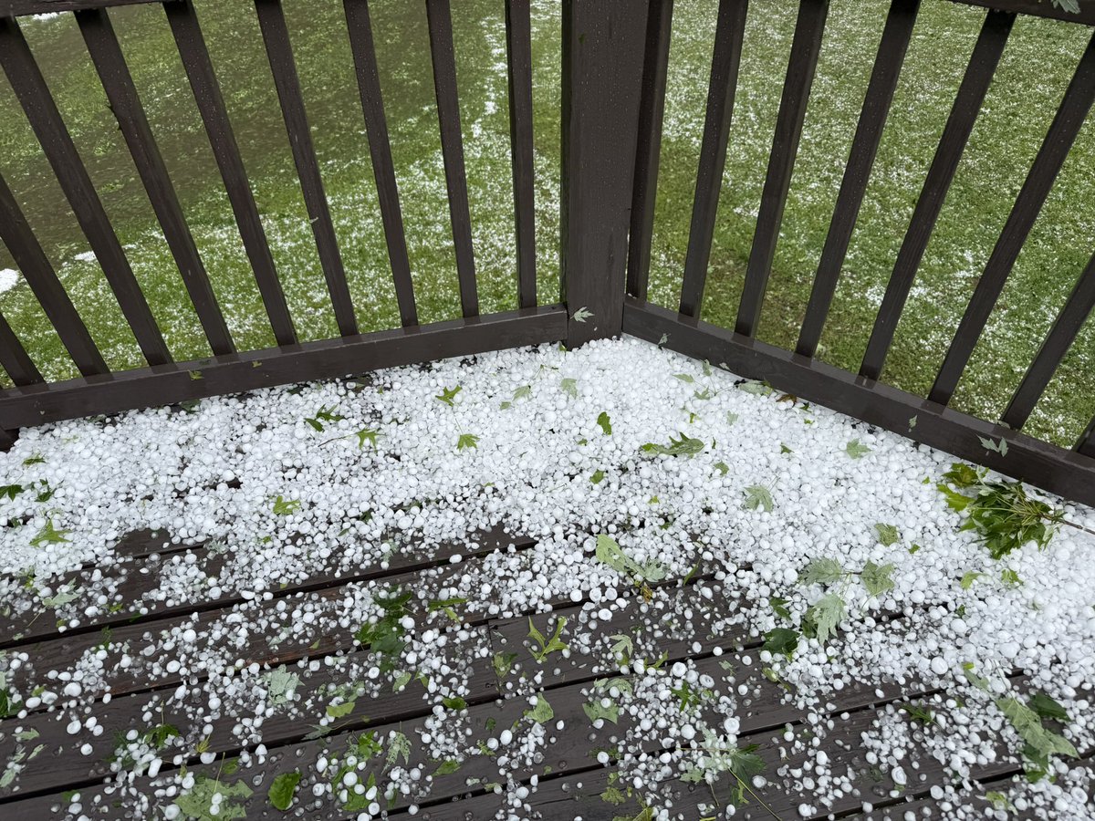 AR_aces23's tweet photo. Insane storm came through in the blink of an eye and none of the forecaster had it right till it was on top of us.
#arwx https://t.co/4kC7RTn11S