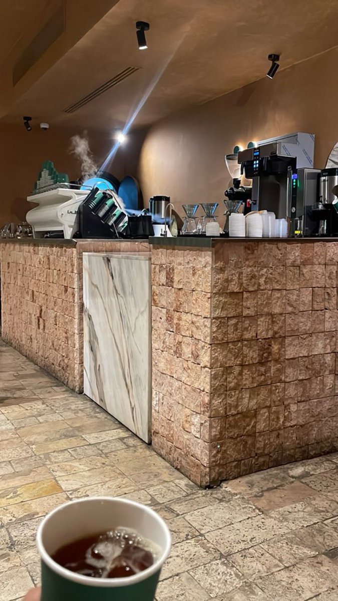 ما اجمل احتساء القحوة منتصف اليل